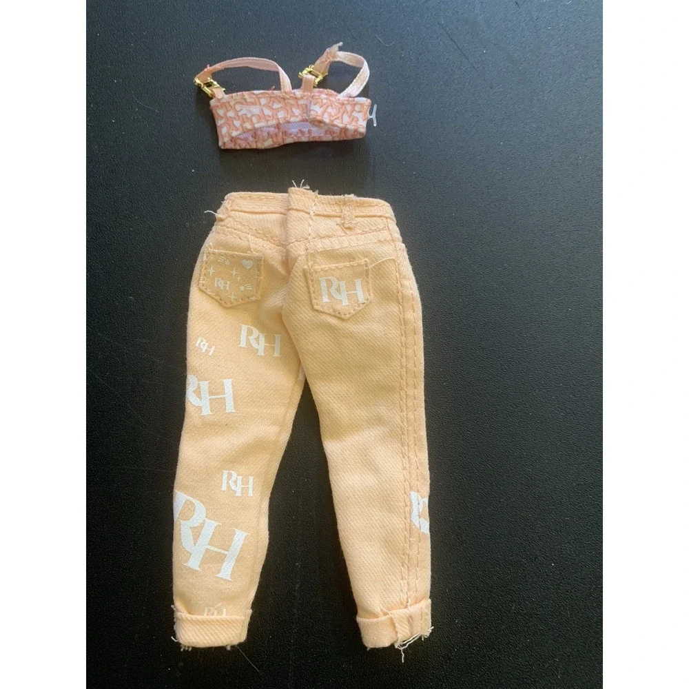 Rainbow High Georgia Bloom Clothing Peach Pants And Peach & Gold Top‎